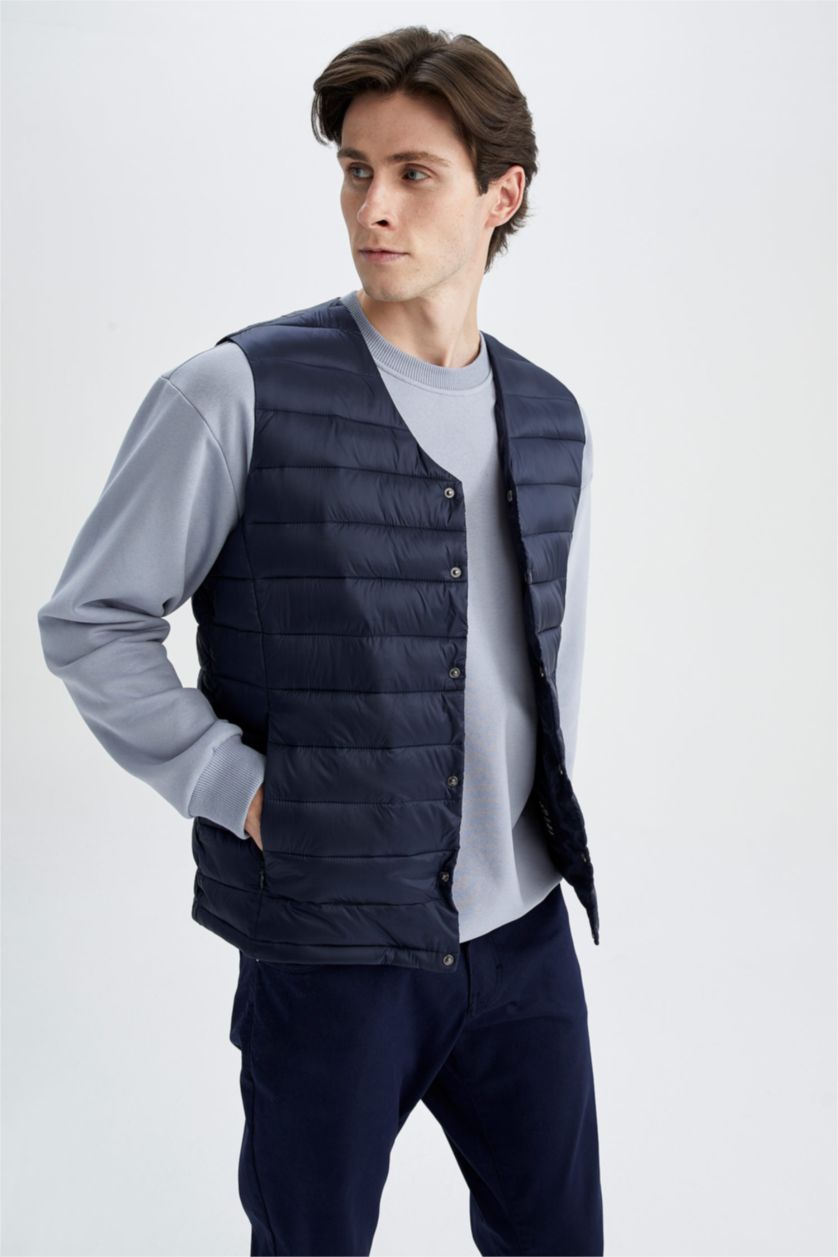 رجال كحلي يلك قصة عادية بياقة V