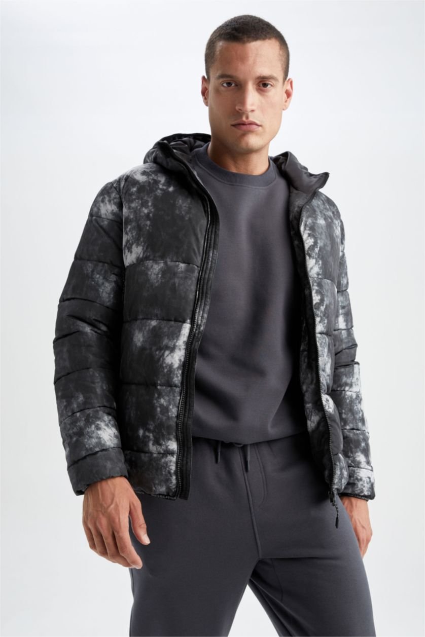 Erkek Antrasit Rüzgar Geçirmez Su itici Kapüşonlu Geri Dönüşümlü Batik Desenli Mont