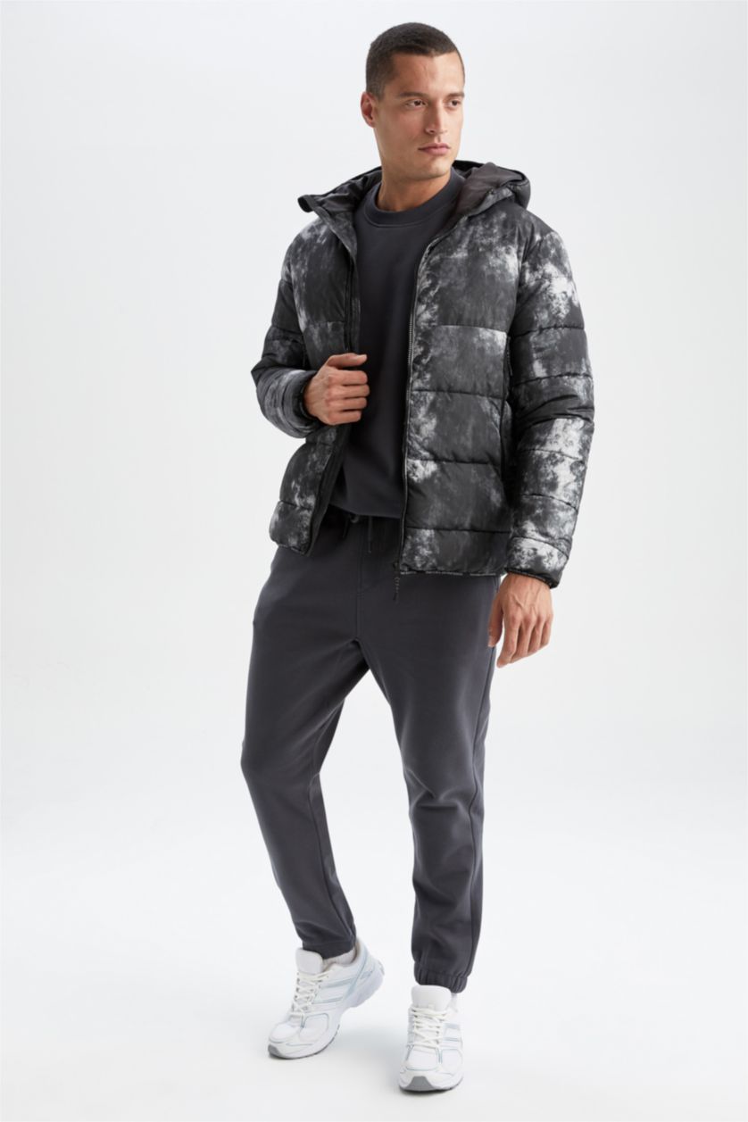 Erkek Antrasit Rüzgar Geçirmez Su itici Kapüşonlu Geri Dönüşümlü Batik Desenli Mont