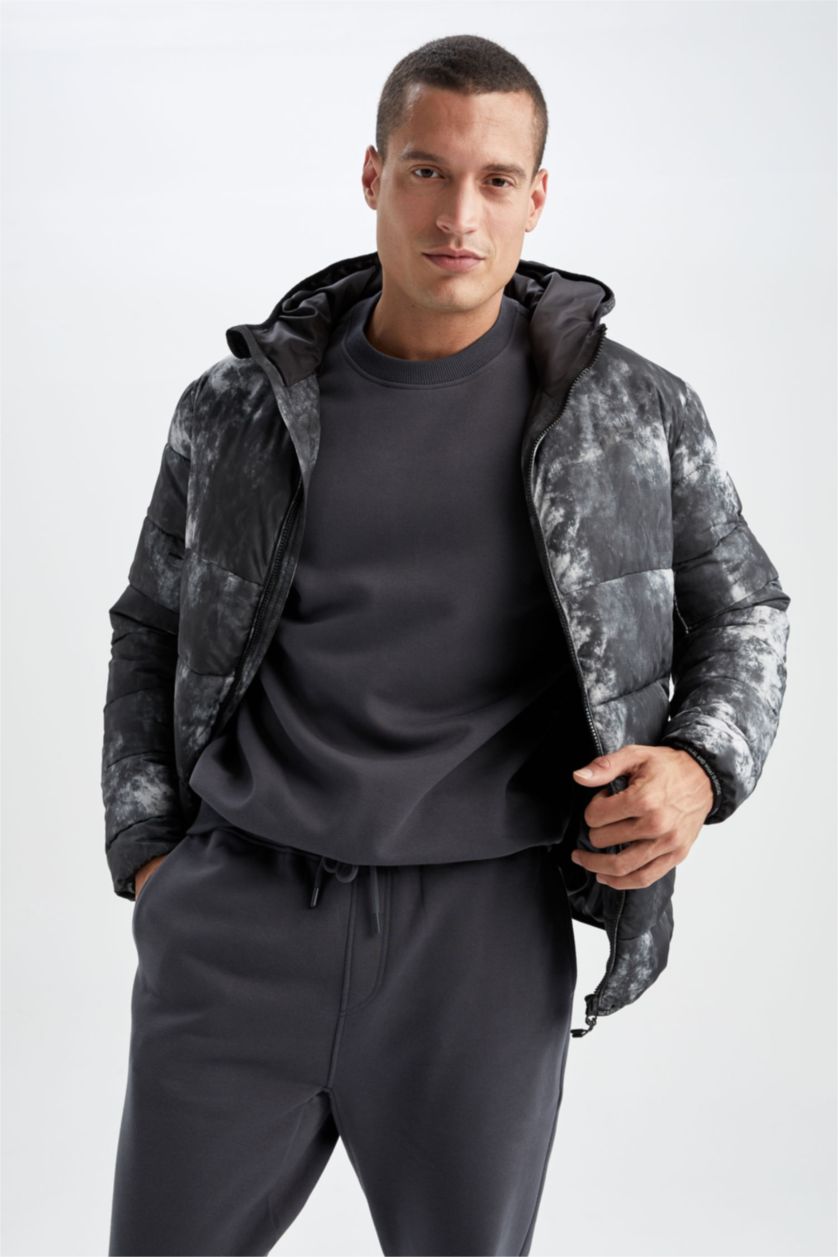 Erkek Antrasit Rüzgar Geçirmez Su itici Kapüşonlu Geri Dönüşümlü Batik Desenli Mont