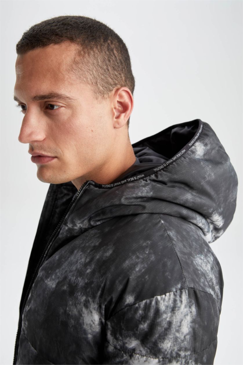 Erkek Antrasit Rüzgar Geçirmez Su itici Kapüşonlu Geri Dönüşümlü Batik Desenli Mont