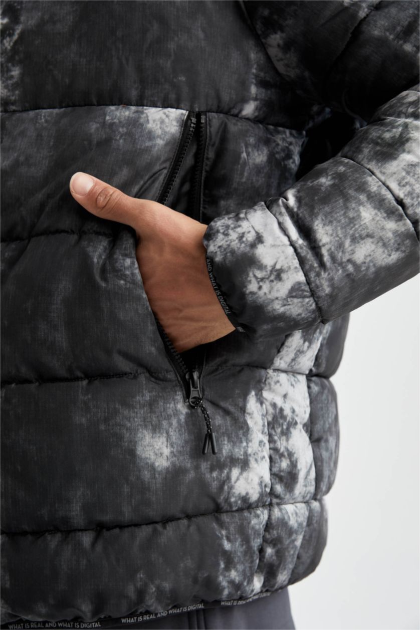 Erkek Antrasit Rüzgar Geçirmez Su itici Kapüşonlu Geri Dönüşümlü Batik Desenli Mont