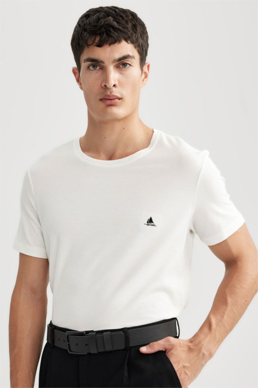 رجال أبيض تي شيرت مودرن فيت بياقة مستديرة