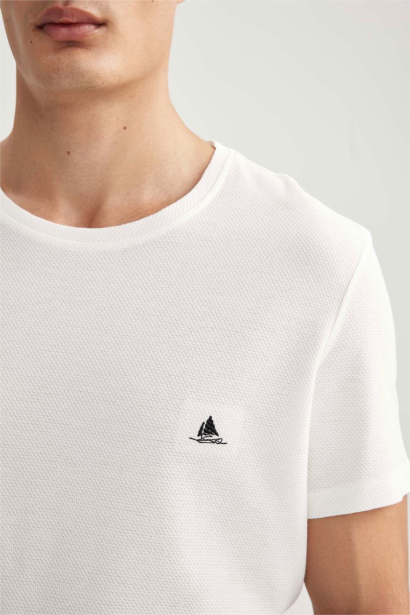 رجال أبيض تي شيرت مودرن فيت بياقة مستديرة