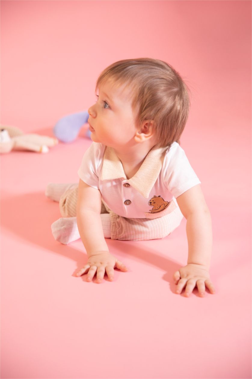 مولود ذكر اللون الرملي بدي ولادي بيبي بأكمام قصيرة منقوش بالمرين بياقة بيبي