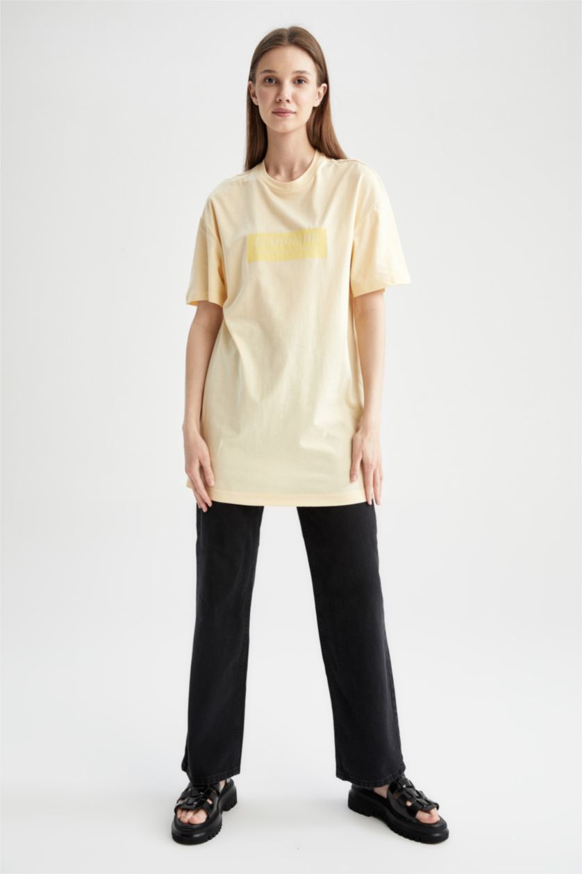 FEMME Jaune Clair Tunique t-shirt à manches courtes et Col rond à slogan imprimé Coupe régulière