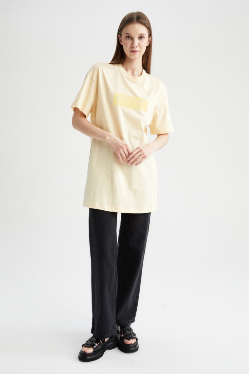 FEMME Jaune Clair Tunique t-shirt à manches courtes et Col rond à slogan imprimé Coupe régulière