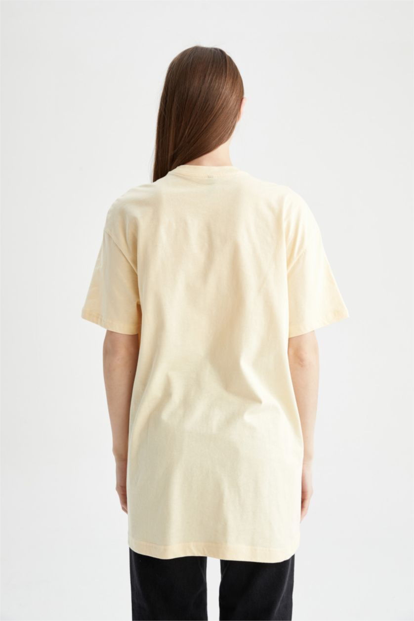 FEMME Jaune Clair Tunique t-shirt à manches courtes et Col rond à slogan imprimé Coupe régulière