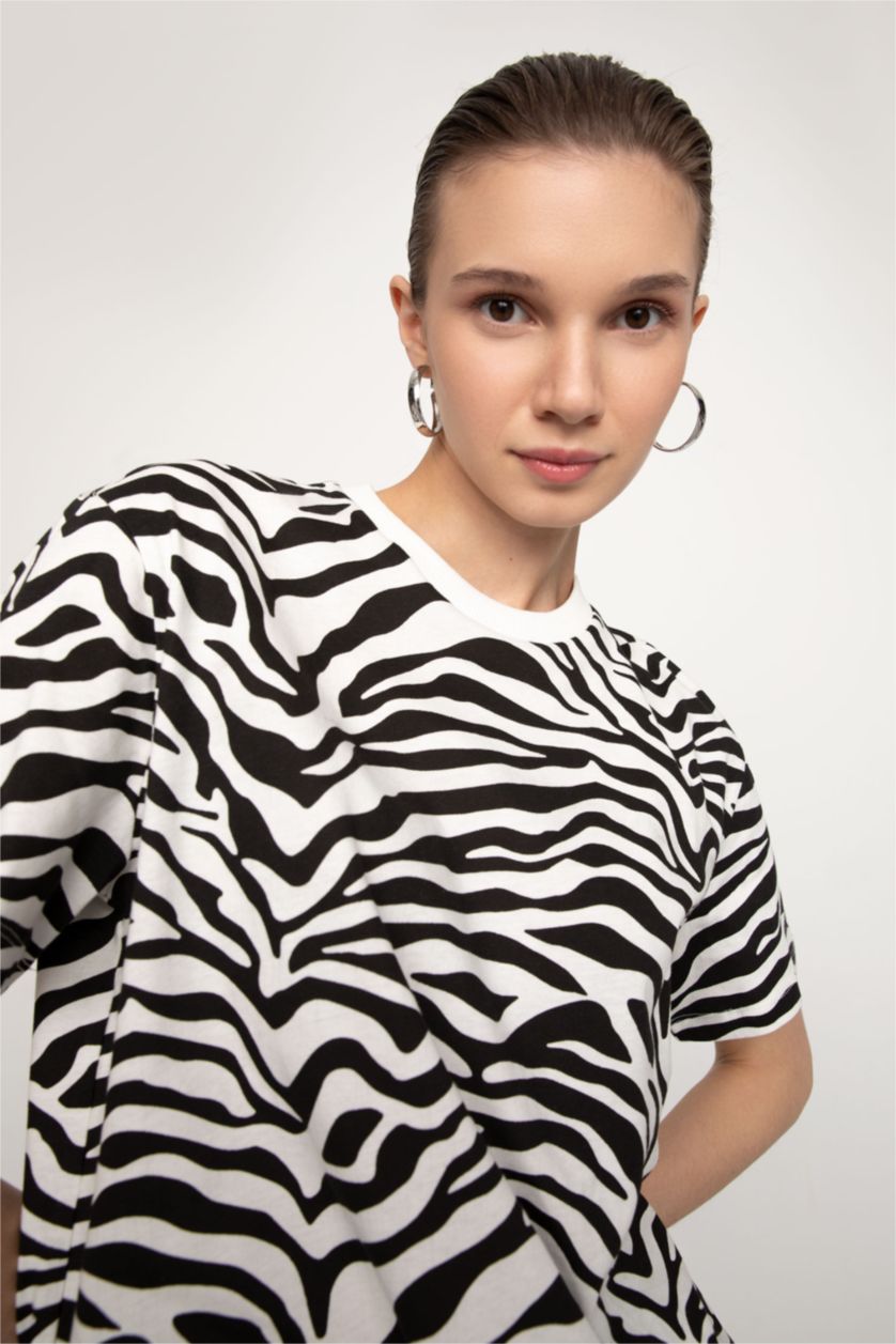 FEMME Blanc T-shirt tunique à manches courtes à motif zébré Relax Fit