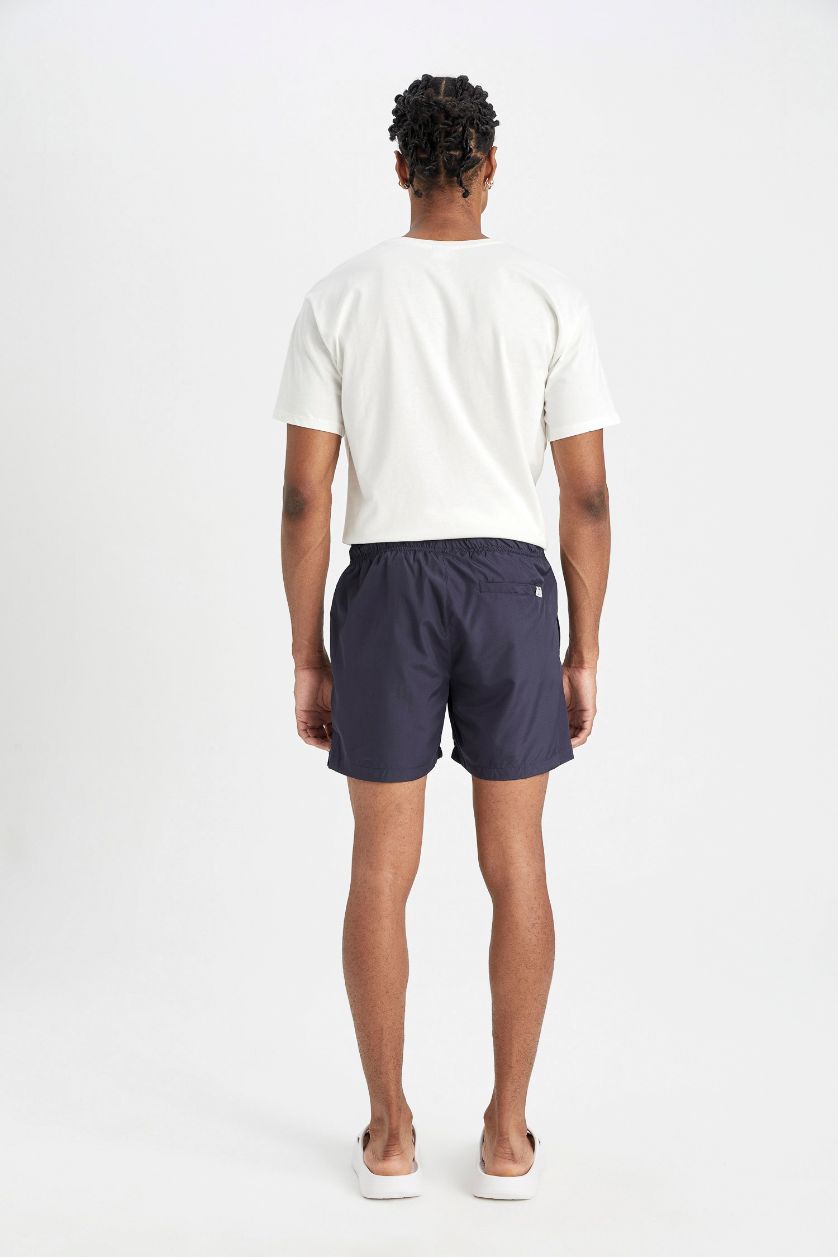 رجال نيلي شورت بحر قصير ببطانة شبكية