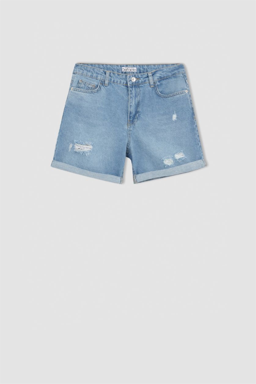 نساء أزرق فاتح شورت جينز بوي فريند ممزق و مطوي من الحافة