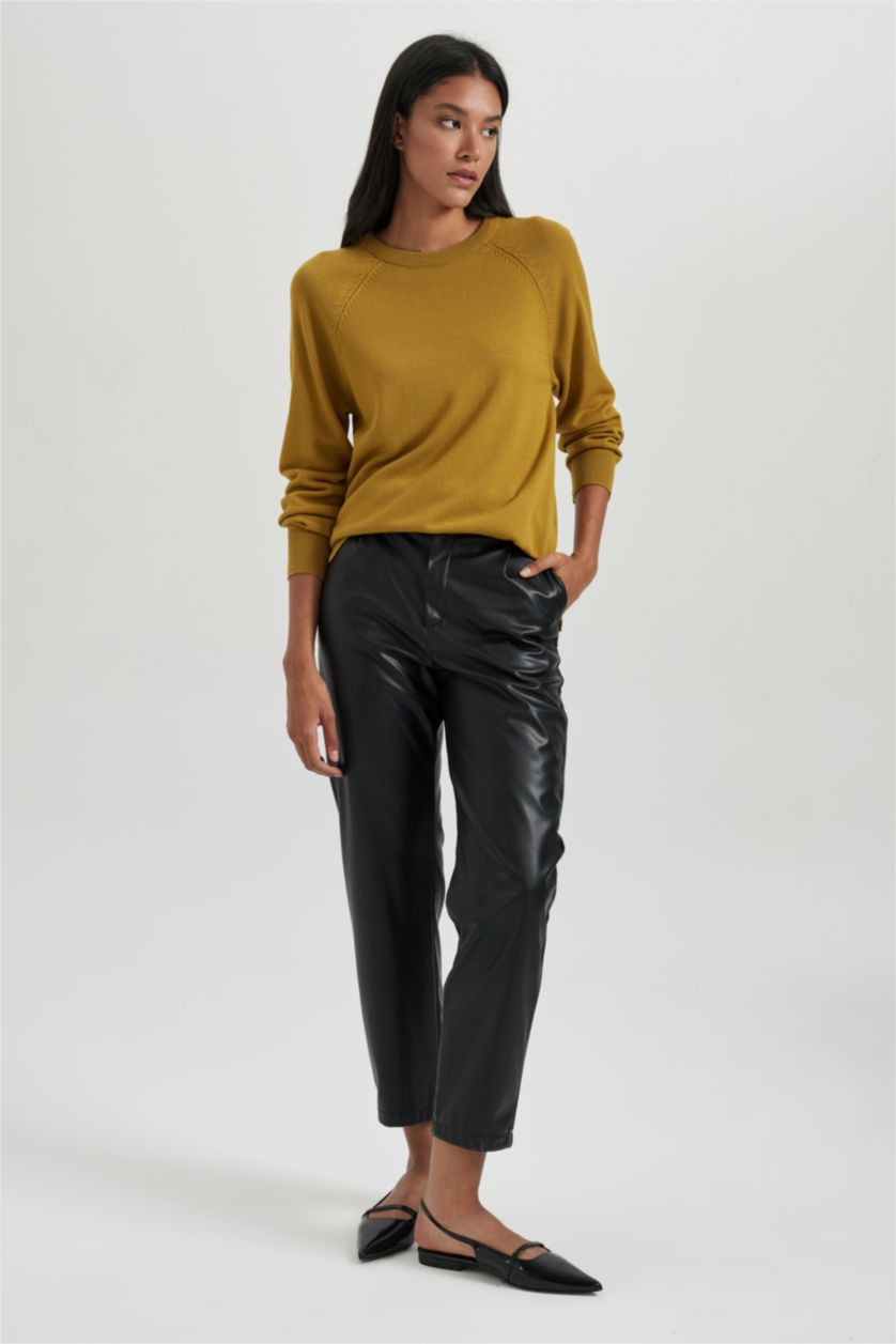 حريمي أخضر بلوفر تريكو بيزك بقصة مريحة بياقة مستديرة