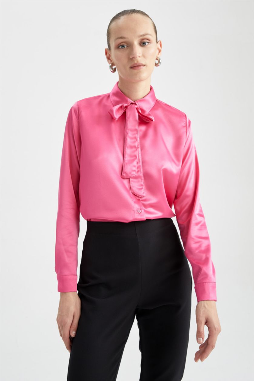 نساء فوشي قميص ساتان بأكمام طويلة بياقة فولارد وقصة عادية