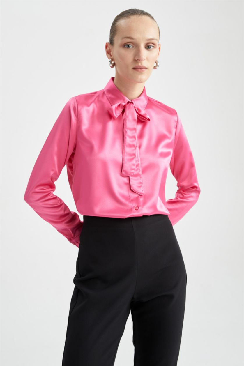 نساء فوشي قميص ساتان بأكمام طويلة بياقة فولارد وقصة عادية