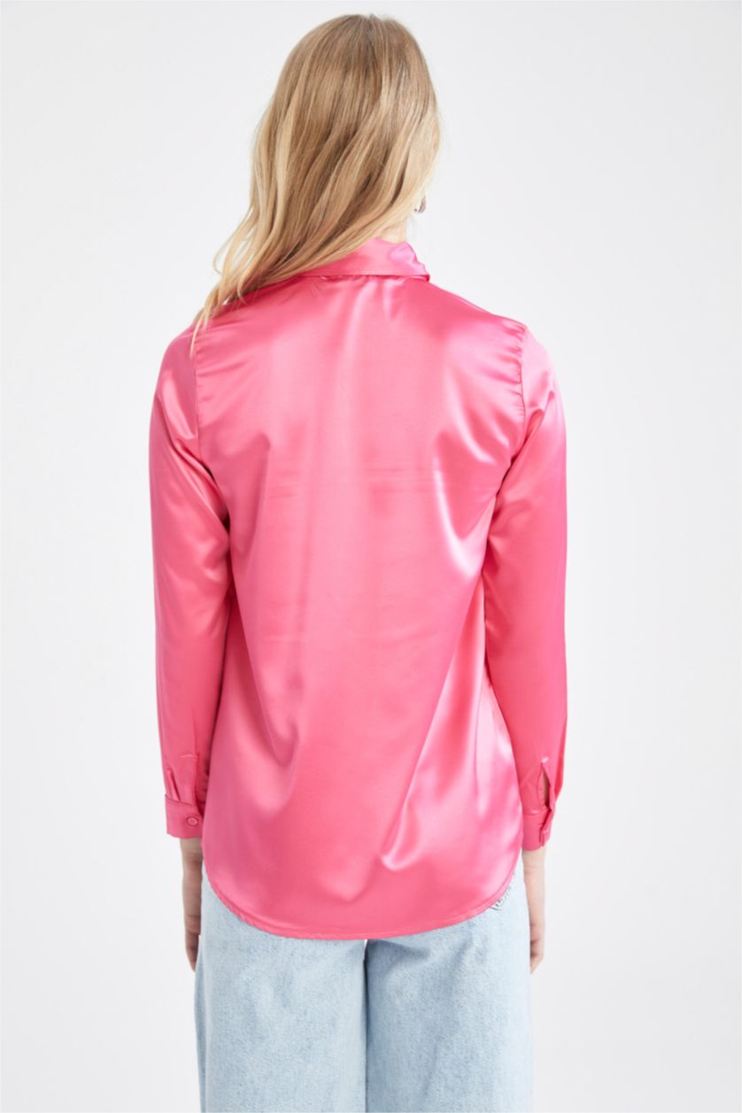 نساء فوشي قميص ساتان بأكمام طويلة بياقة فولارد وقصة عادية