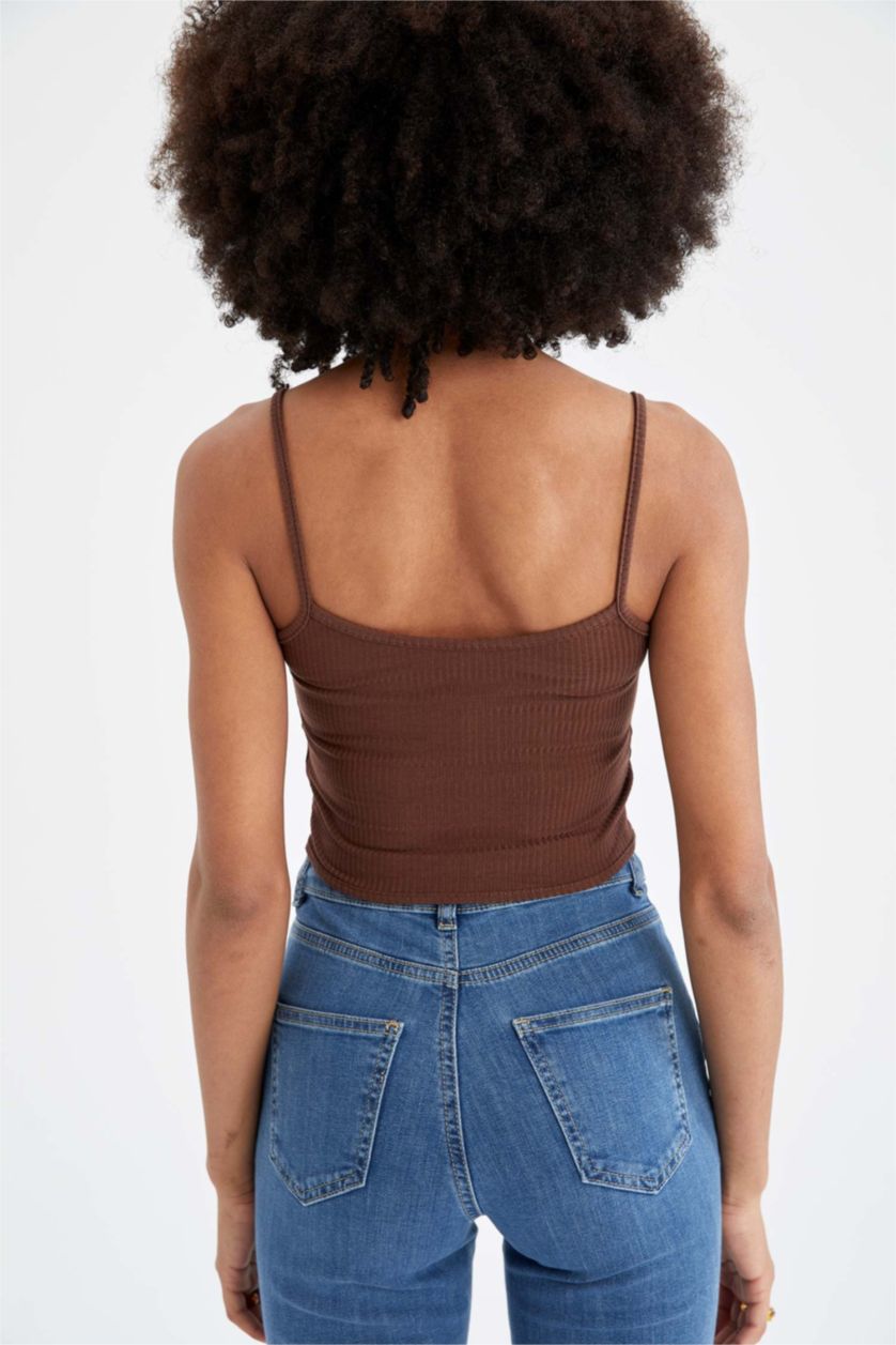 نساء بني بدلة رياضية مخططة ذات ياقة مربعة ومزودة بشريط مفصل وشريط رياضي