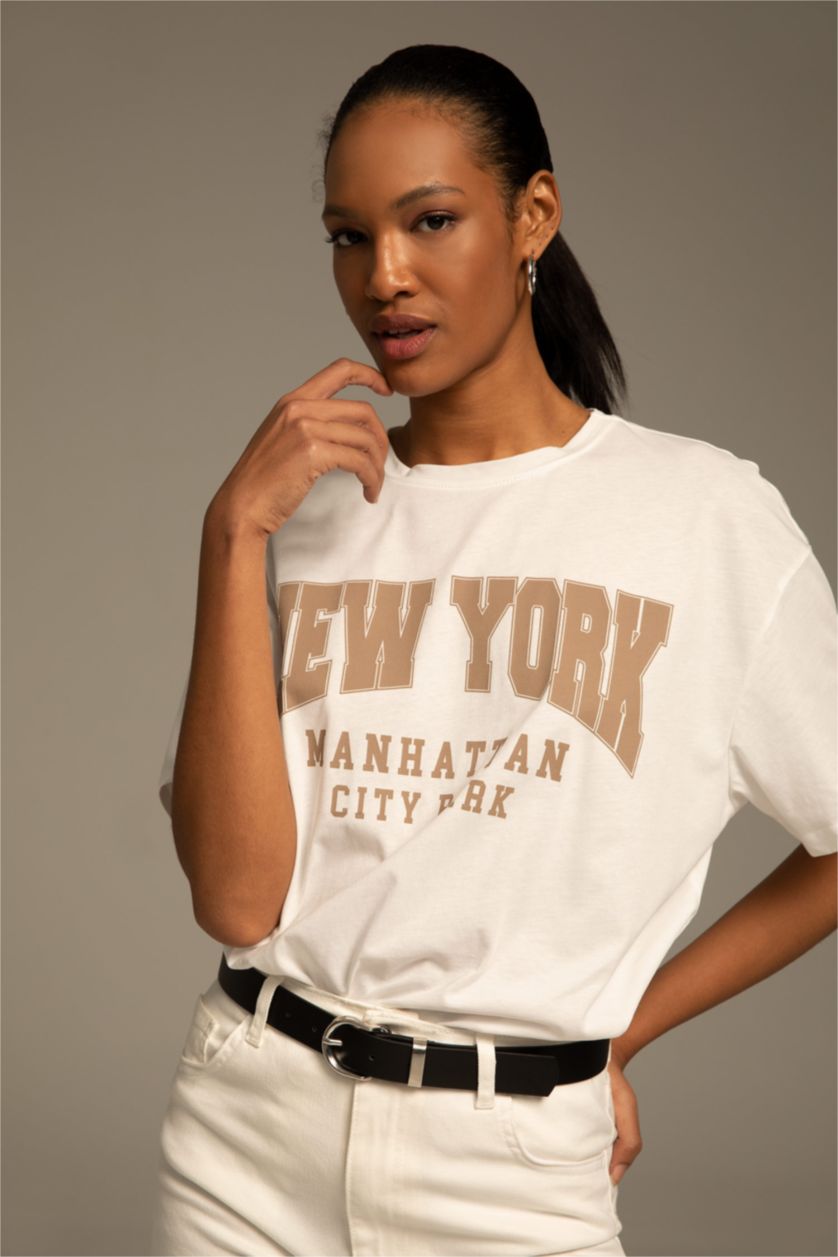 Kadın Ekru Oversize Fit Bisiklet Yaka New York Baskılı Kısa Kollu %100 Pamuk Tişört