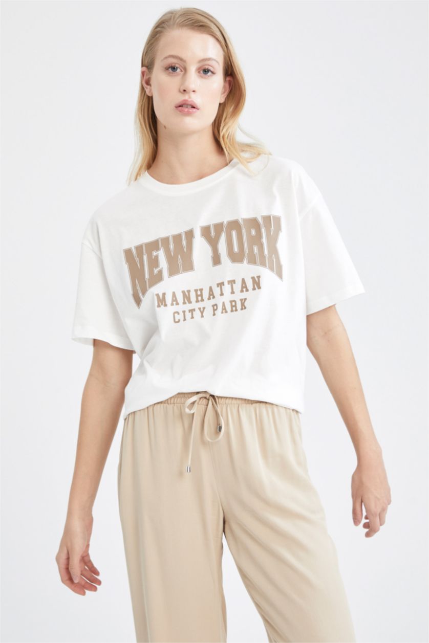 Kadın Ekru Oversize Fit Bisiklet Yaka New York Baskılı Kısa Kollu %100 Pamuk Tişört