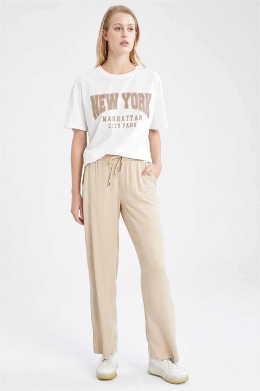 Kadın Ekru Oversize Fit Bisiklet Yaka New York Baskılı Kısa Kollu %100 Pamuk Tişört