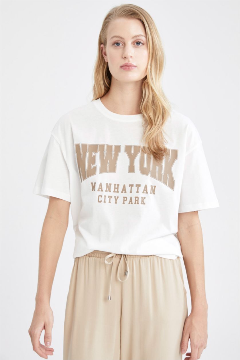 Kadın Ekru Oversize Fit Bisiklet Yaka New York Baskılı Kısa Kollu %100 Pamuk Tişört