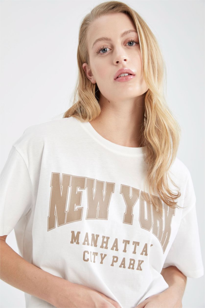 Kadın Ekru Oversize Fit Bisiklet Yaka New York Baskılı Kısa Kollu %100 Pamuk Tişört
