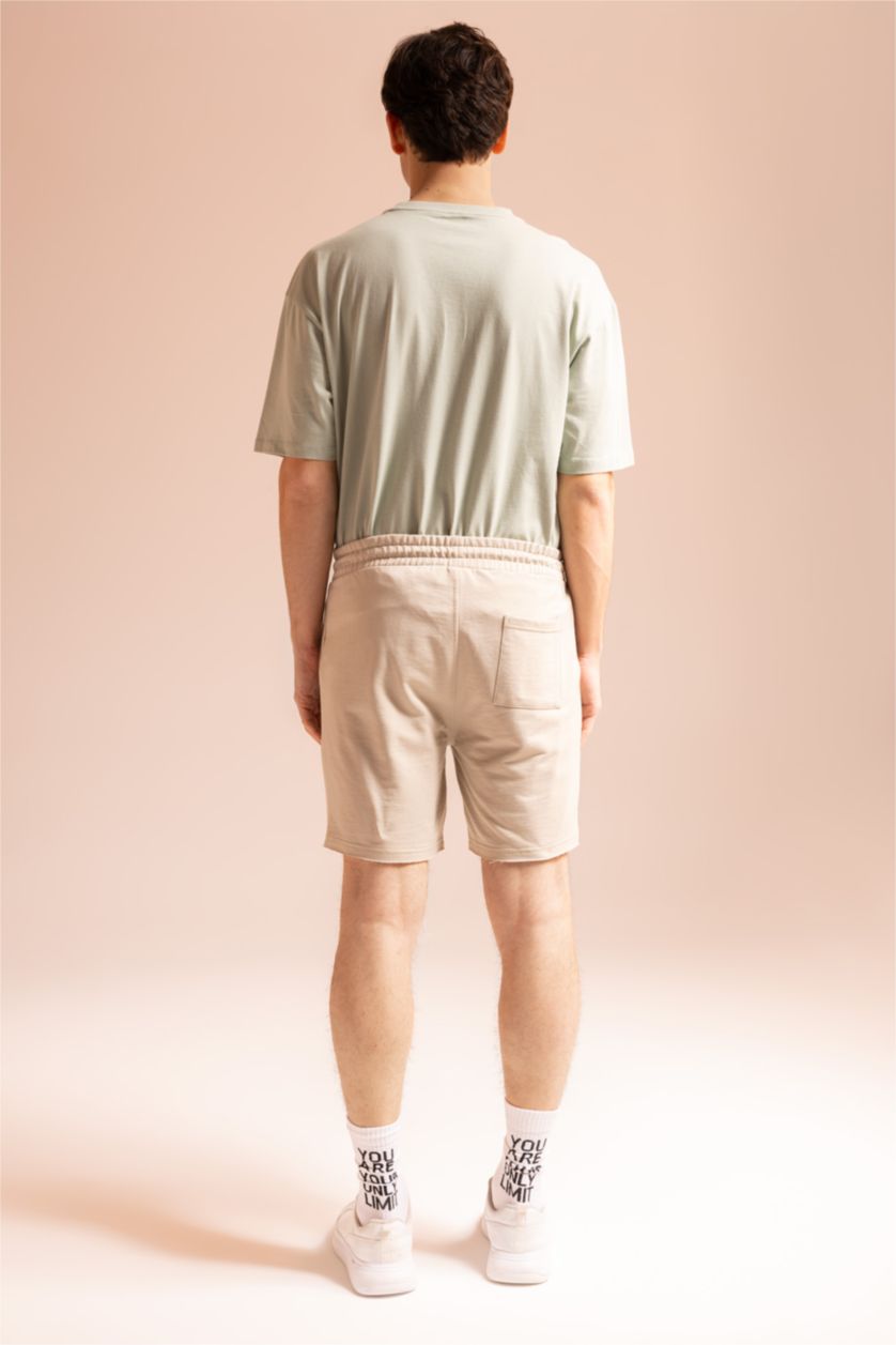 HOMME Beige Short court basique en coton à Coupe slim