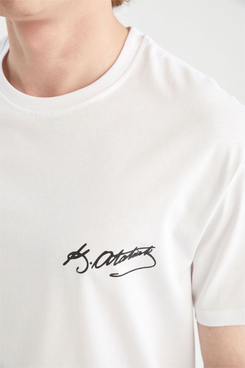 رجال أبيض تي شيرت مطبوع بقصة عادية بياقة مستديرة