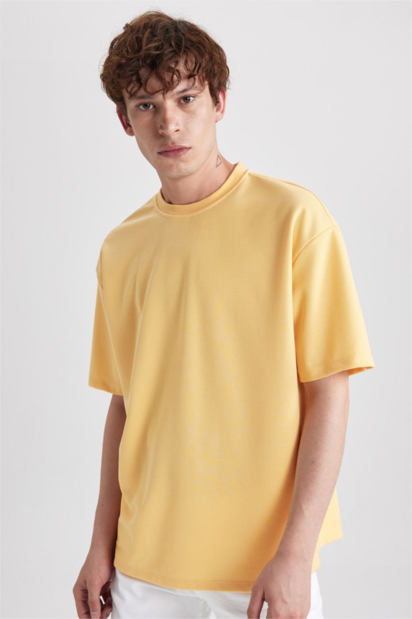 Man Yellow Oversize Fit Crew Neck Short Sleeve T-Shirt