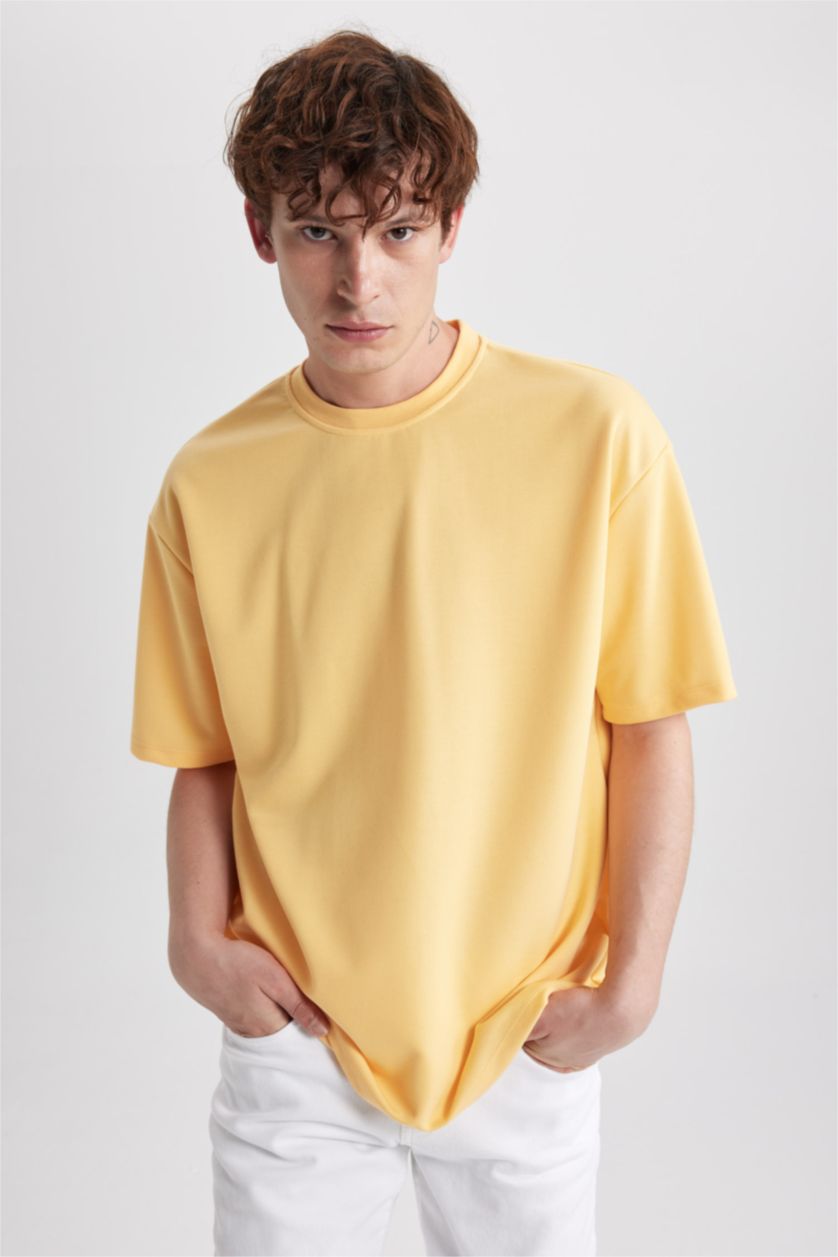 Man Yellow Oversize Fit Crew Neck Short Sleeve T-Shirt