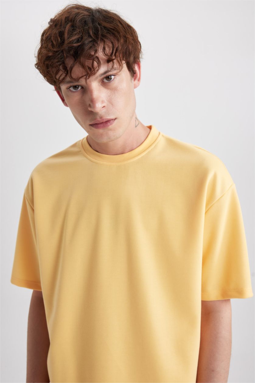 Man Yellow Oversize Fit Crew Neck Short Sleeve T-Shirt