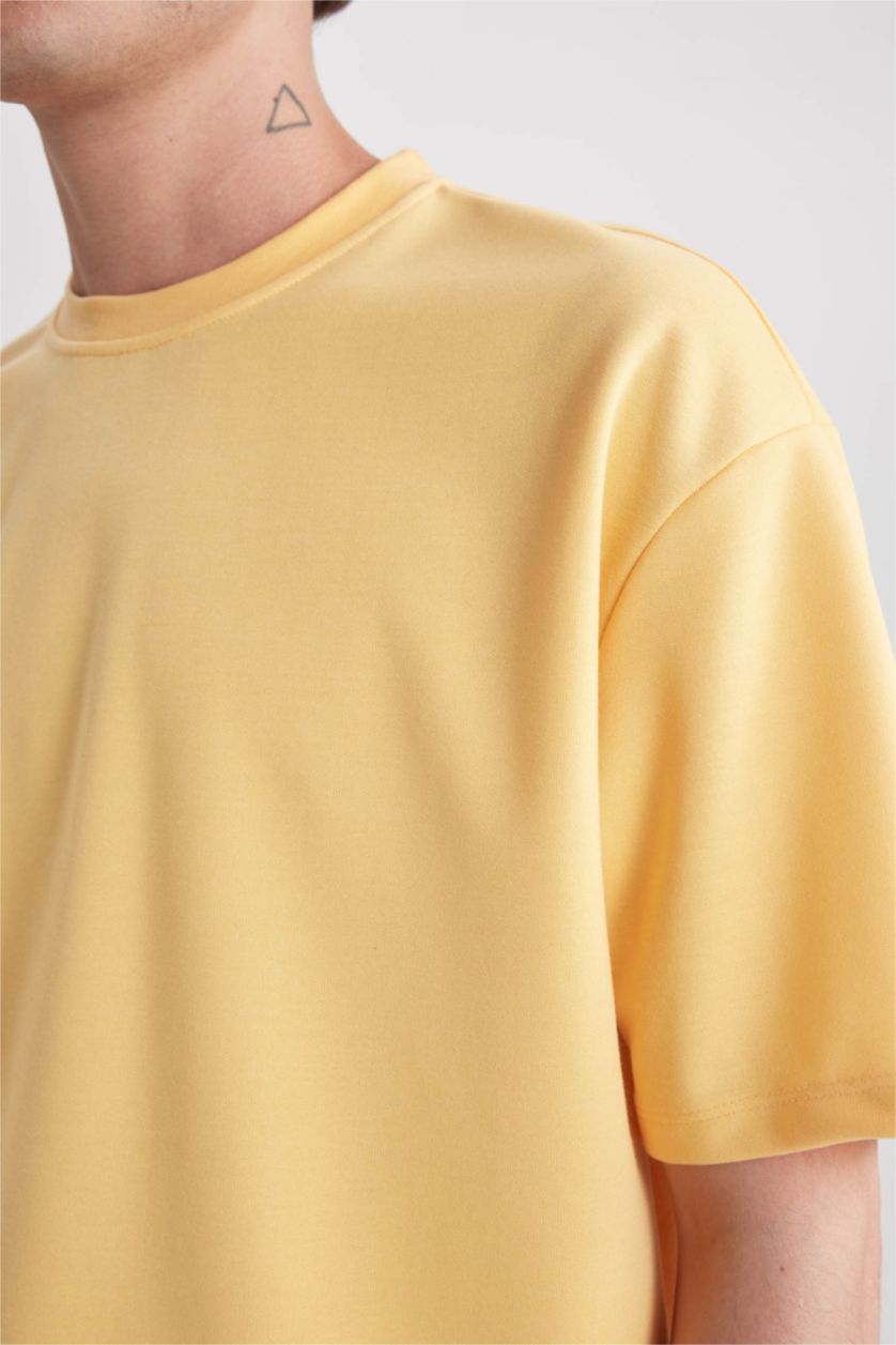 Man Yellow Oversize Fit Crew Neck Short Sleeve T-Shirt