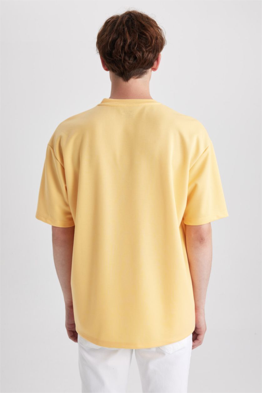 Man Yellow Oversize Fit Crew Neck Short Sleeve T-Shirt