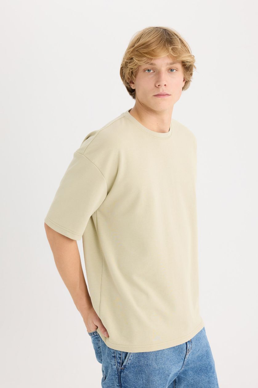 Man Light Khaki Oversize Crew Neck Short Sleeve T-Shirt