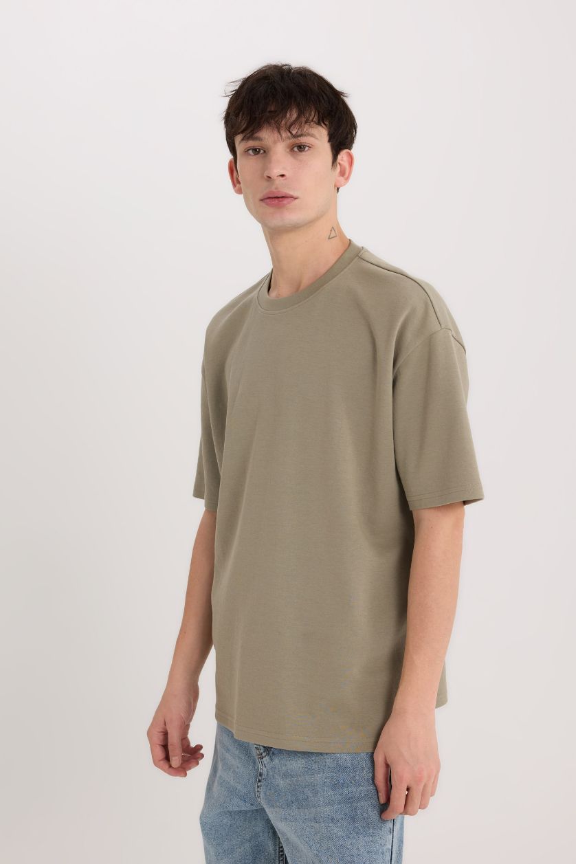 Man Light Khaki Oversize Crew Neck Short Sleeve T-Shirt