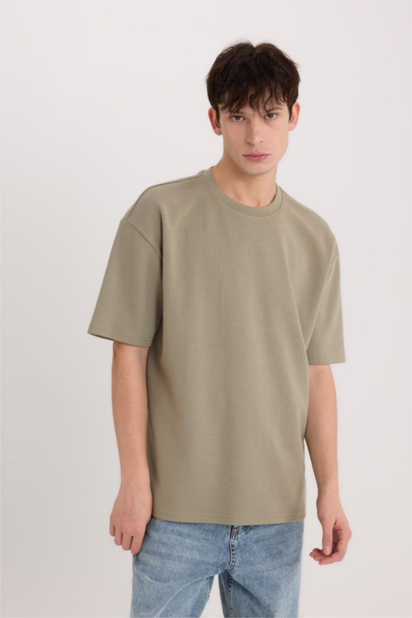 Man Light Khaki Oversize Crew Neck Short Sleeve T-Shirt