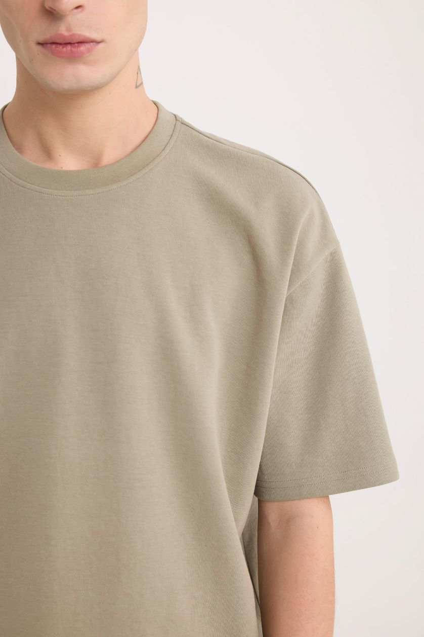 Man Light Khaki Oversize Crew Neck Short Sleeve T-Shirt