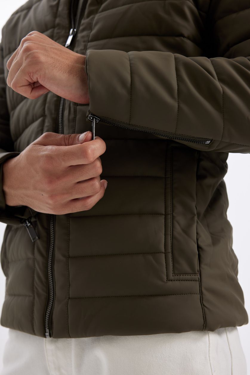 Erkek Haki Su İtici Slim Fit Dar Kesim Dik Yaka Fermuarlı İç Cepli Suni Deri Ceket Mont