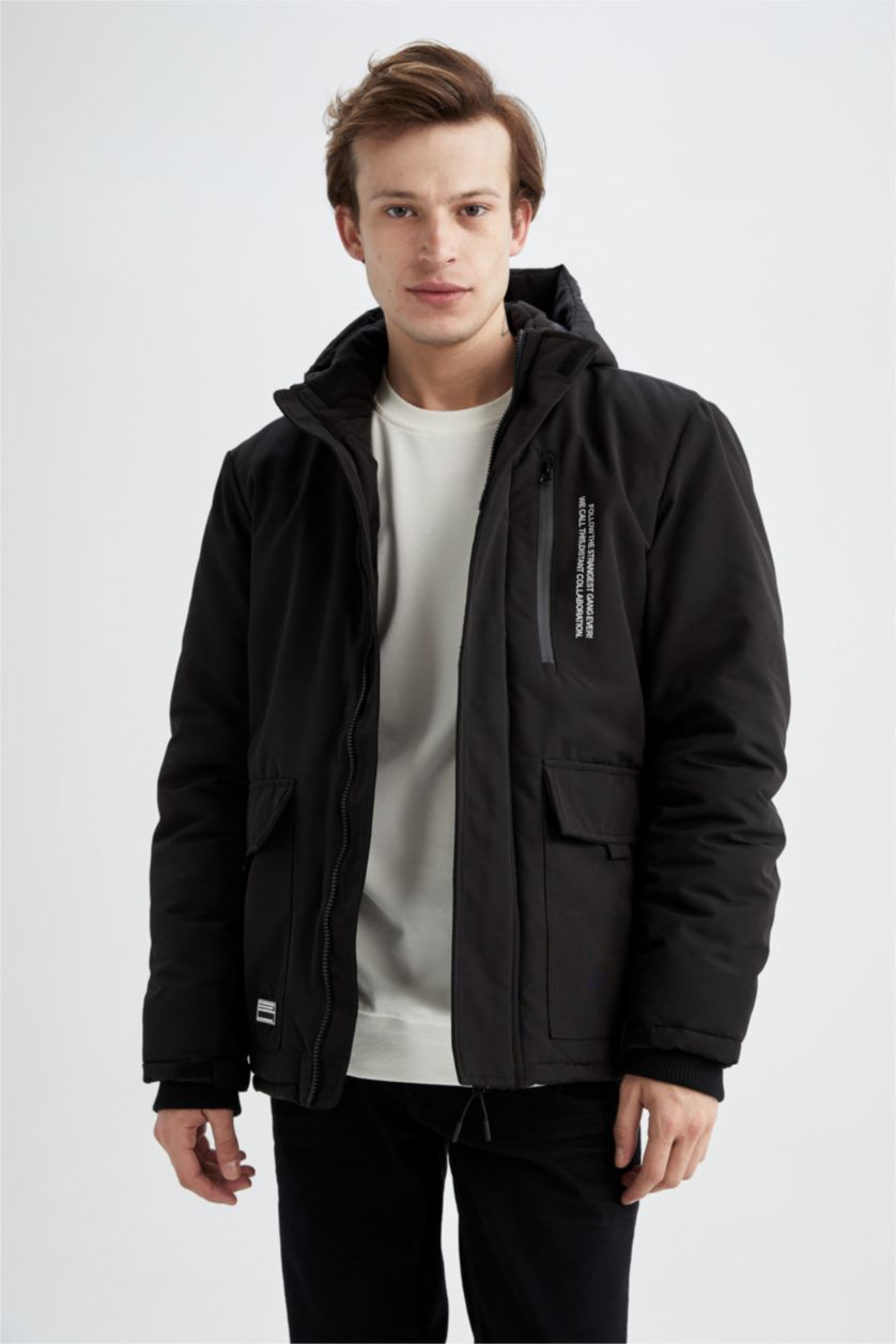 رجال أسود قمصلة نفخ قصة عادية بغطاء للرأس