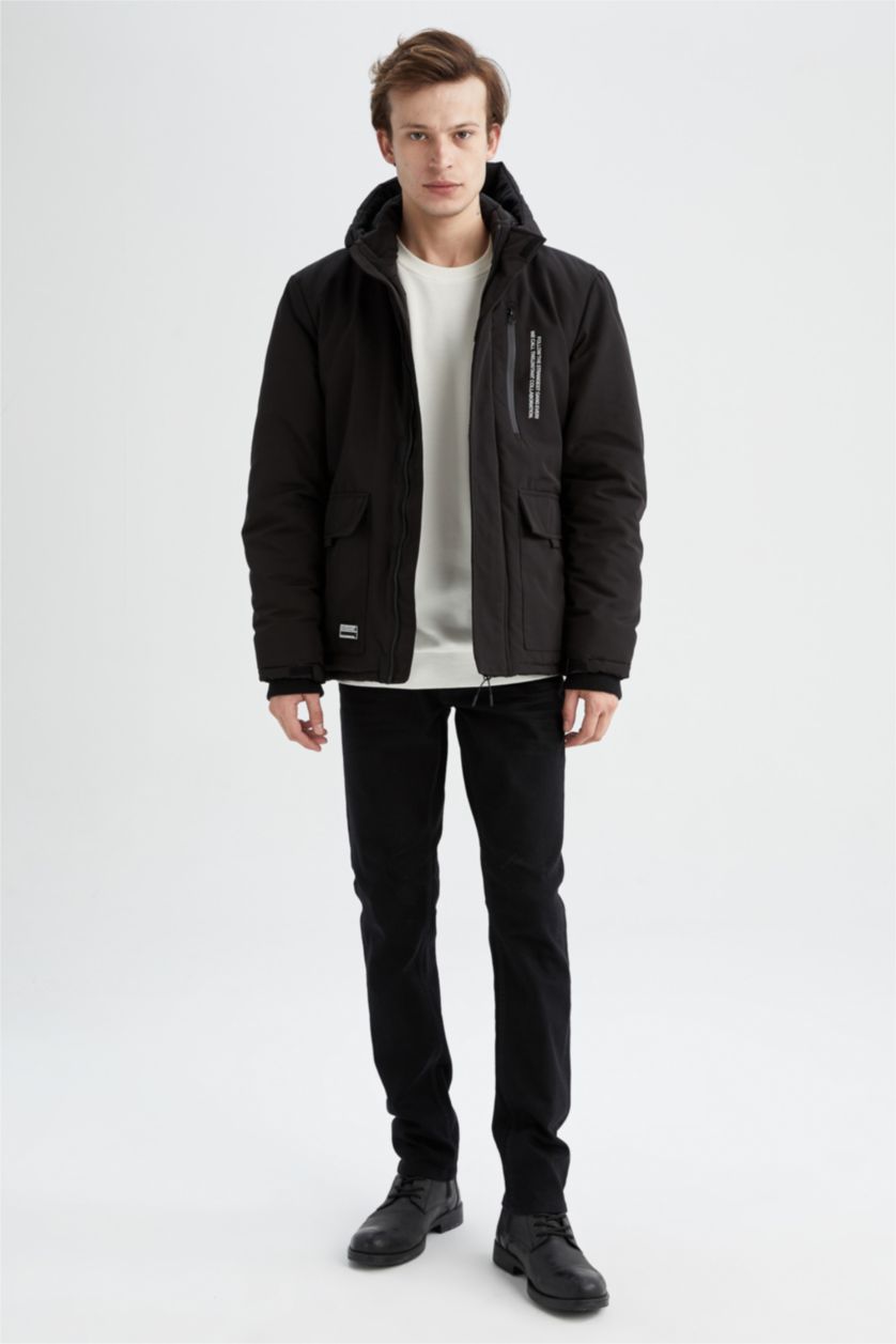 رجال أسود قمصلة نفخ قصة عادية بغطاء للرأس