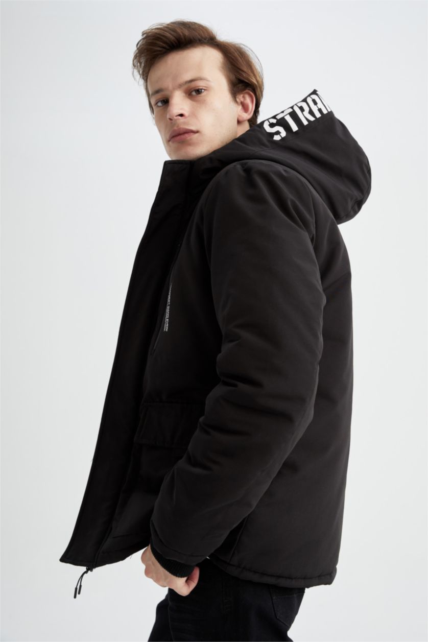 رجال أسود قمصلة نفخ قصة عادية بغطاء للرأس