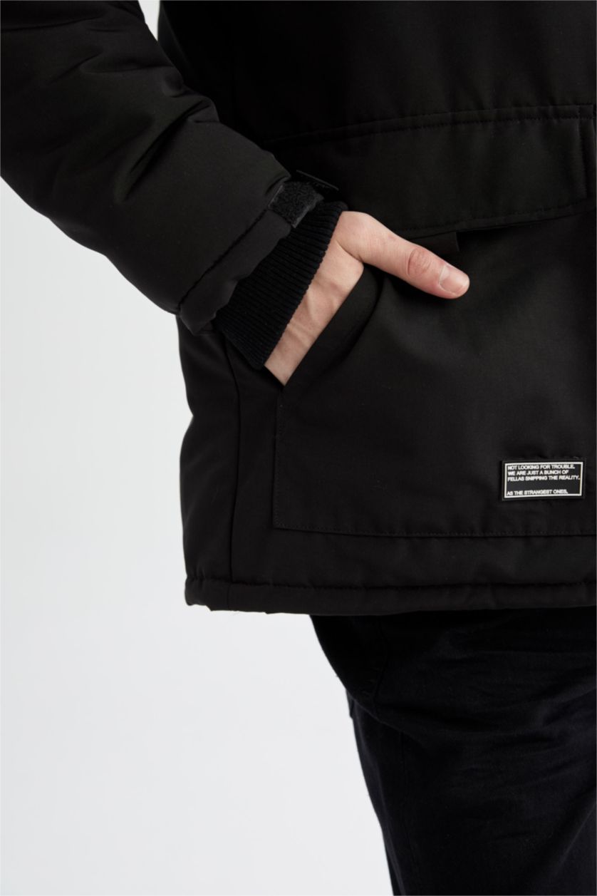 رجال أسود قمصلة نفخ قصة عادية بغطاء للرأس