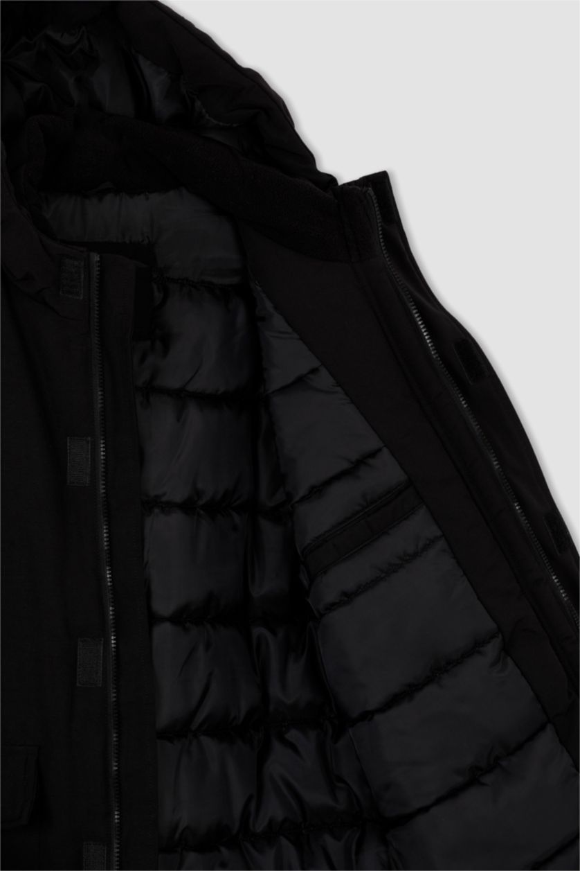 رجال أسود قمصلة نفخ قصة عادية بغطاء للرأس