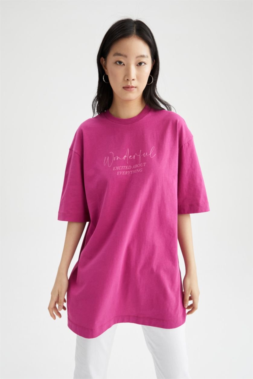 FEMME Violet Tunique à manches courtes à imprimé brillant et slogan Relax Fit