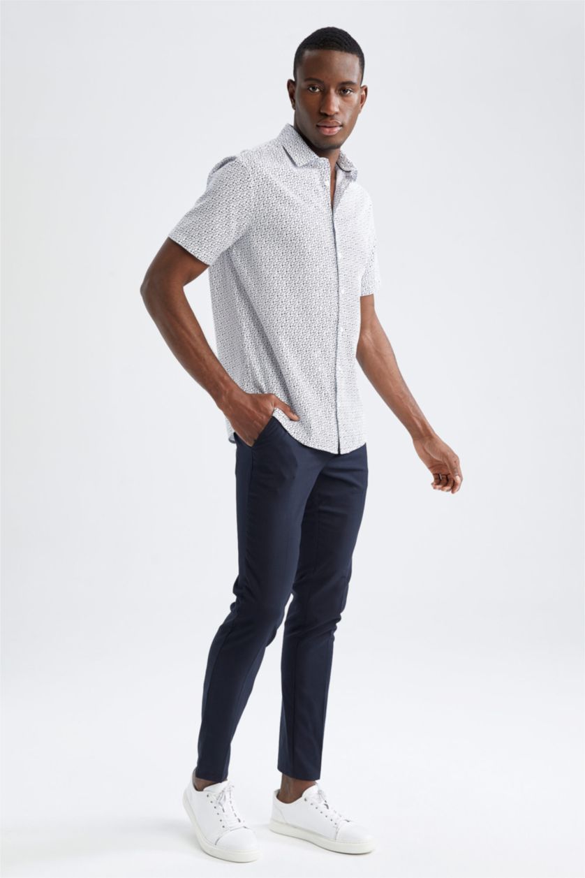 رجالي أبيض قميص بولو بأكمام قصيرة مطبوع