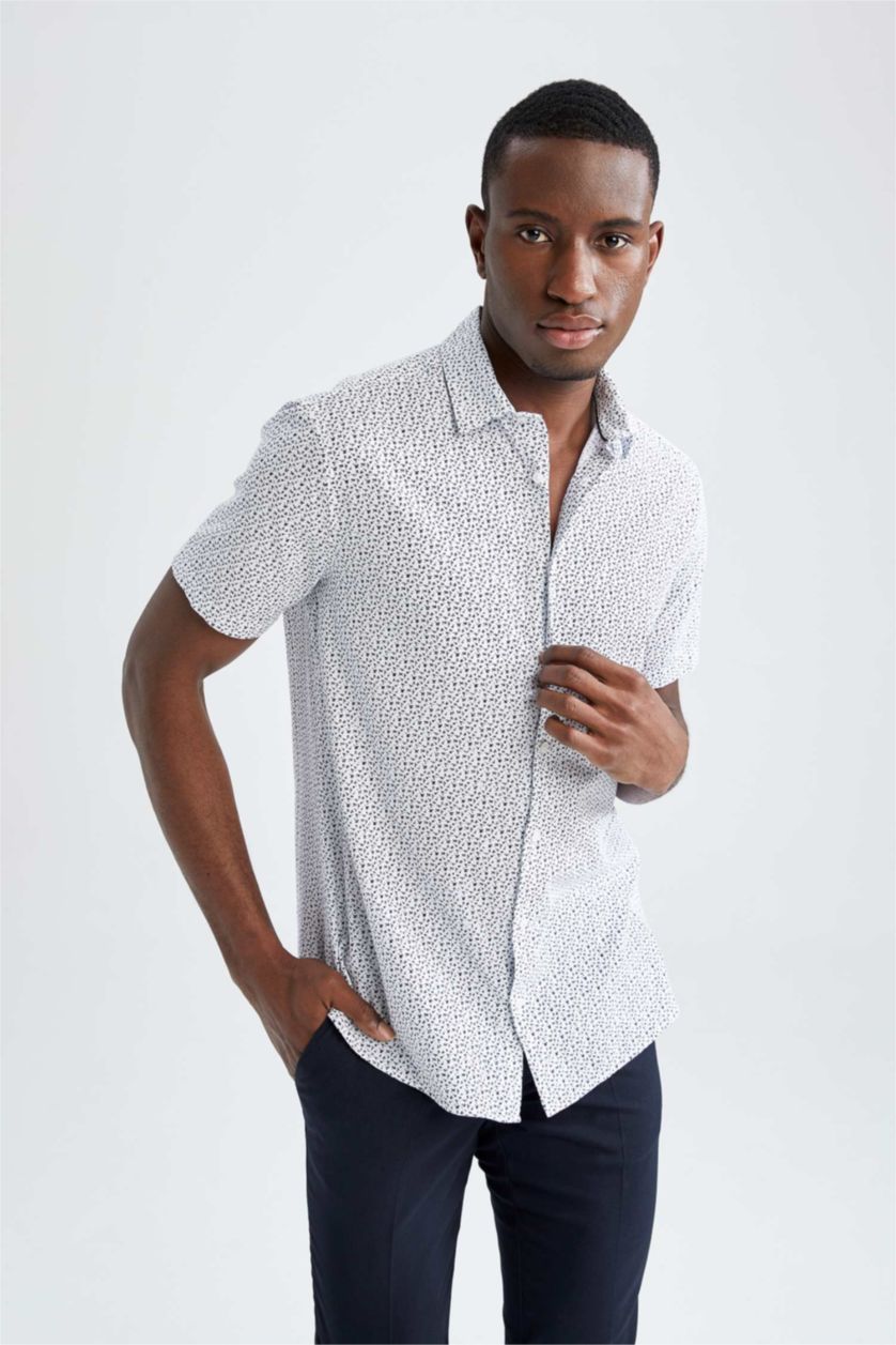 رجالي أبيض قميص بولو بأكمام قصيرة مطبوع