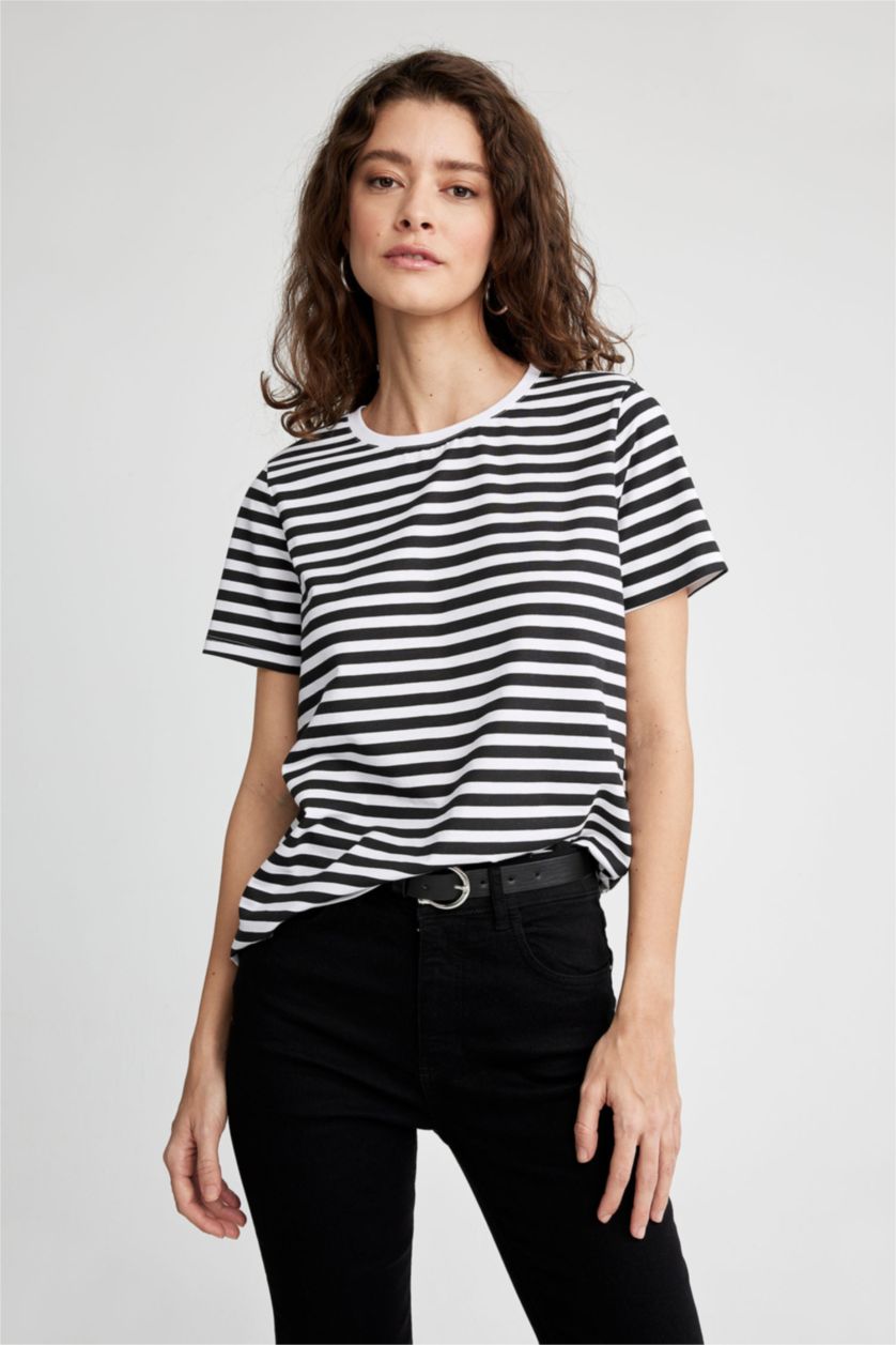 Kadın Siyah Regular Fit Çizgili Bisiklet Yaka Kısa Kollu %100 Pamuk Tişört