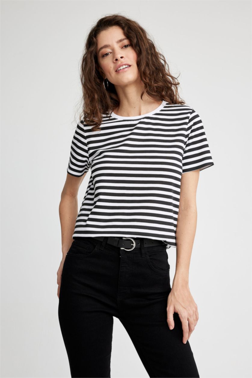 Kadın Siyah Regular Fit Çizgili Bisiklet Yaka Kısa Kollu %100 Pamuk Tişört