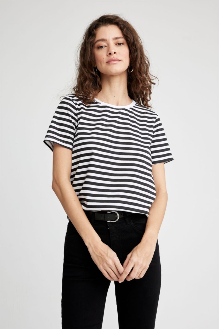 Kadın Siyah Regular Fit Çizgili Bisiklet Yaka Kısa Kollu %100 Pamuk Tişört