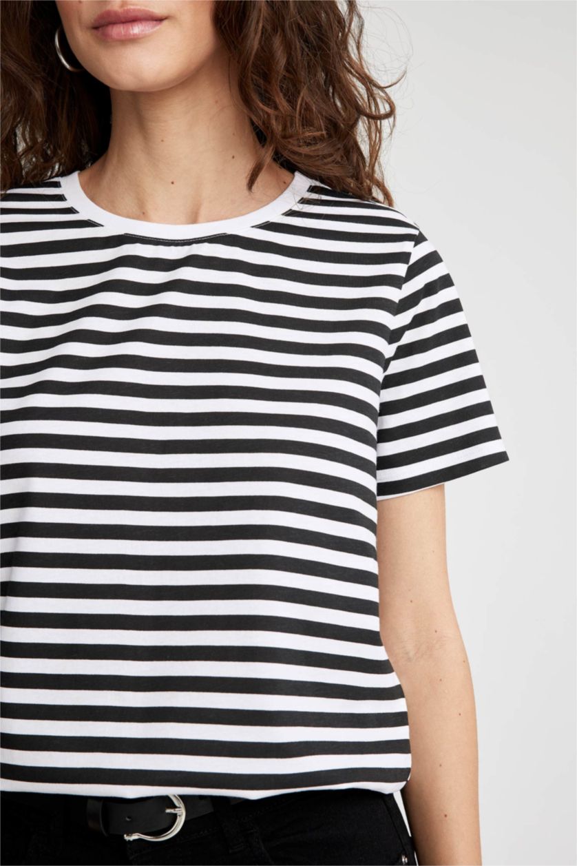 Kadın Siyah Regular Fit Çizgili Bisiklet Yaka Kısa Kollu %100 Pamuk Tişört