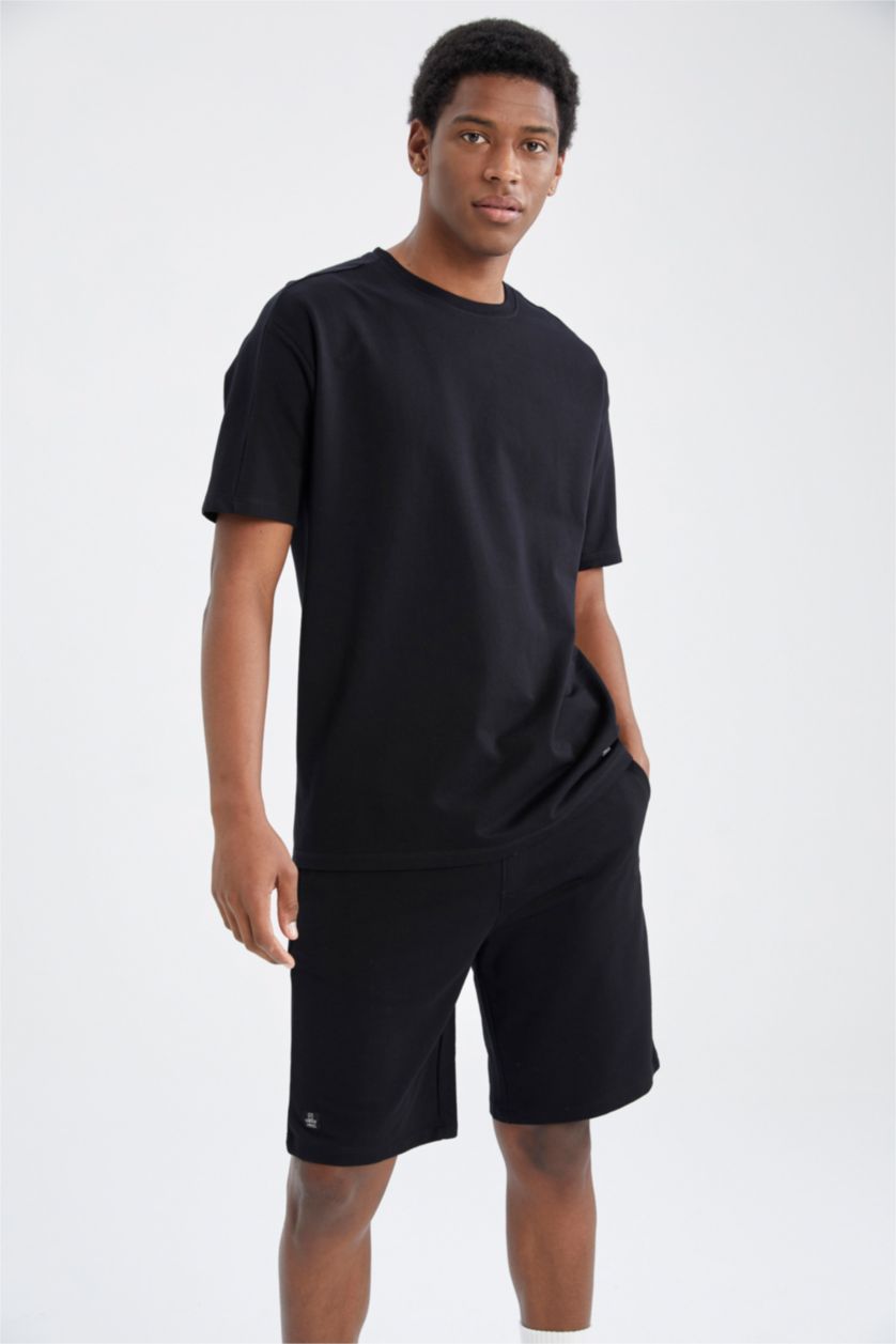 رجال أسود شورت كابري سليم فيت بساق ضيق